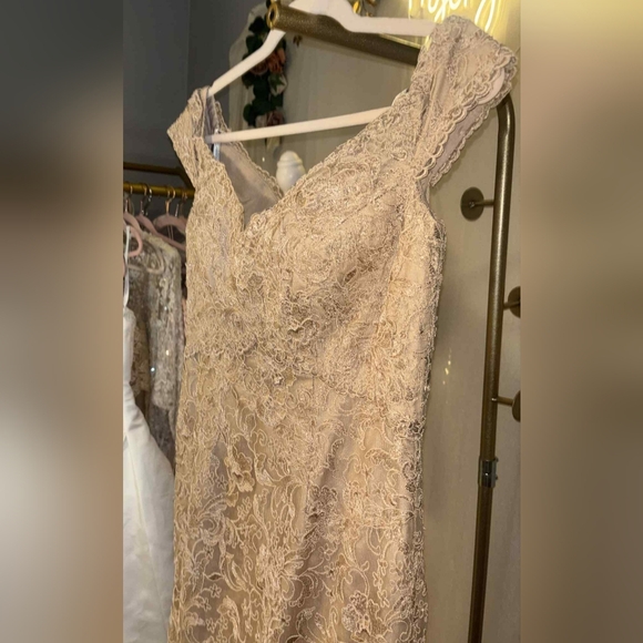Ivonne D For Mon Cheri Champagne Lace Cap Sleeve Gown - Picture 11 of 12